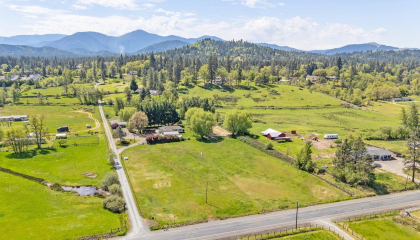 3313 Redwood Ave, Grants Pass, OR 97527