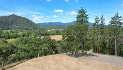 16790 N Applegate Rd, Grants Pass, OR 97527