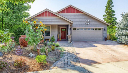 335 Meadow Slope Dr, Talent, OR 97540