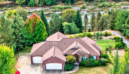 13767 N Bank Rd, Roseburg, OR 97470