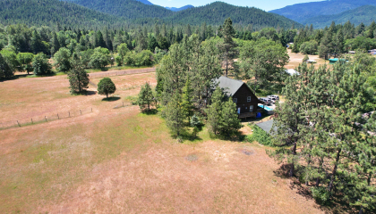 1190 Cedar Flat Rd, Williams, OR 97544