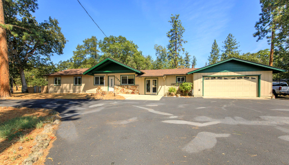 3388 McMartin Rd, Central Point, OR 97502