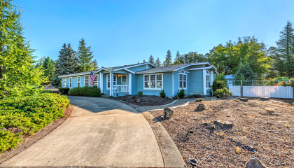 600 Deer Park Ln, Shady Cove, OR 97539