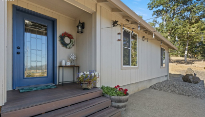941 Colonial Rd, Roseburg, OR 97471