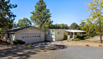 5870 Dark Hollow Rd, Phoenix, OR 97535