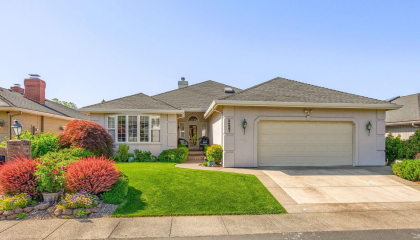 3227 Chandler Egan Dr, Medford, OR 97504