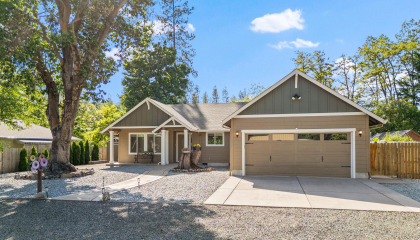 410 Park Drive, Shady Cove, OR 97539