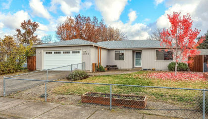 3056 Clearview Ave, Medford, OR 97501