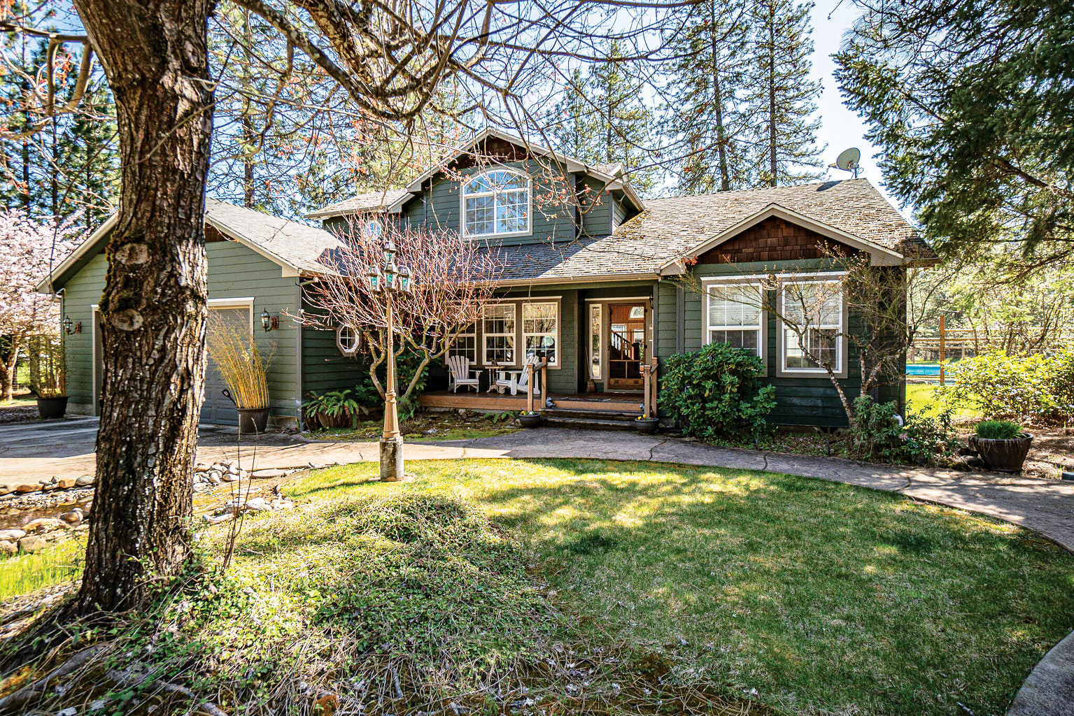 220177315, Charming Home Located on  3+ Fenced and Gated Acres. 7888 Redthorne Road, Rogue River, OR 97537, #220177315