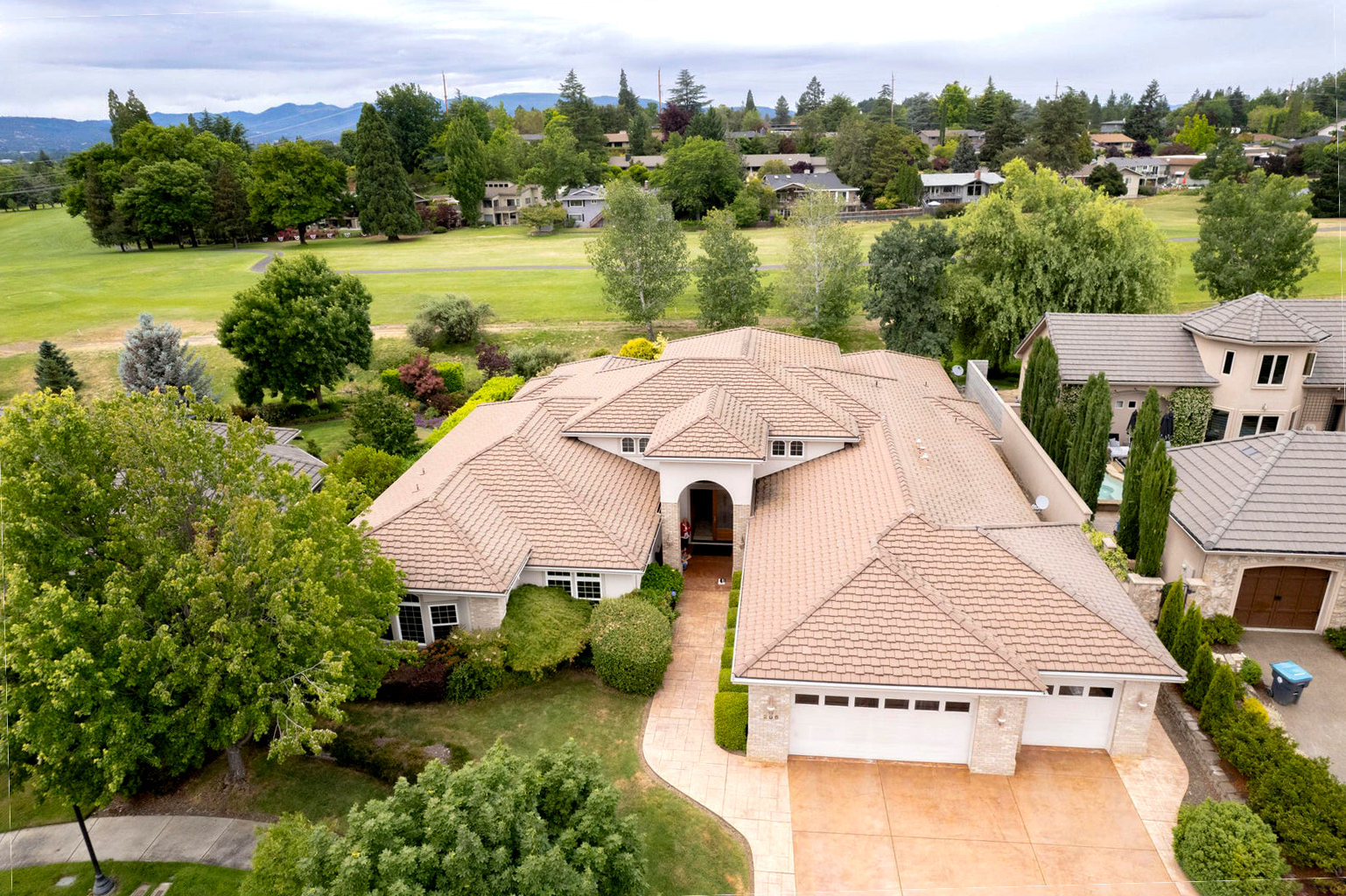 220184776, 256 Island Pointe Drive Medford, OR 97504