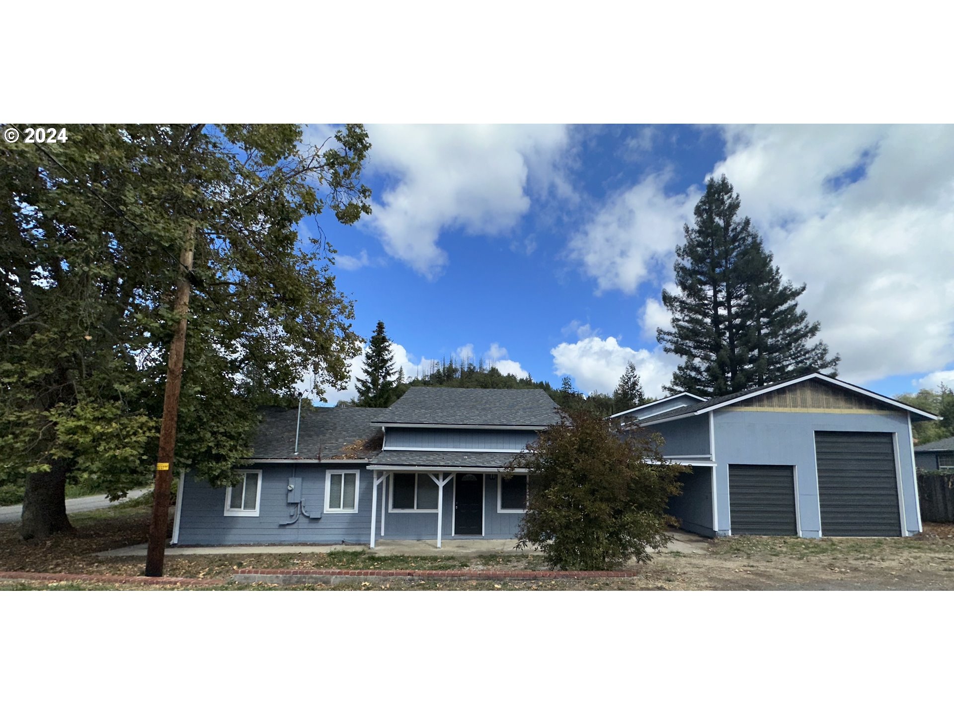 24172758, 420 Mill St, Canyonville, OR 97417