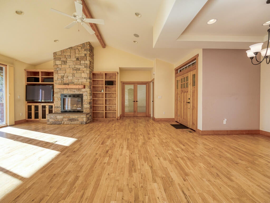 1140_Oregon_Ash_Cir_09-LR