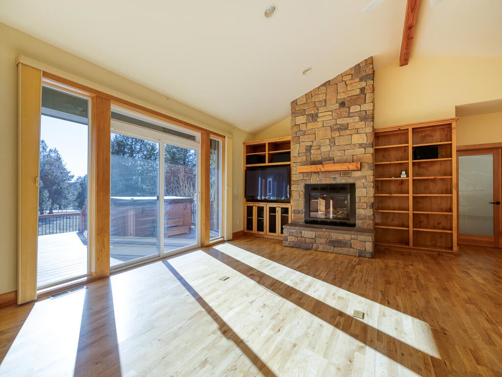 1140_Oregon_Ash_Cir_11