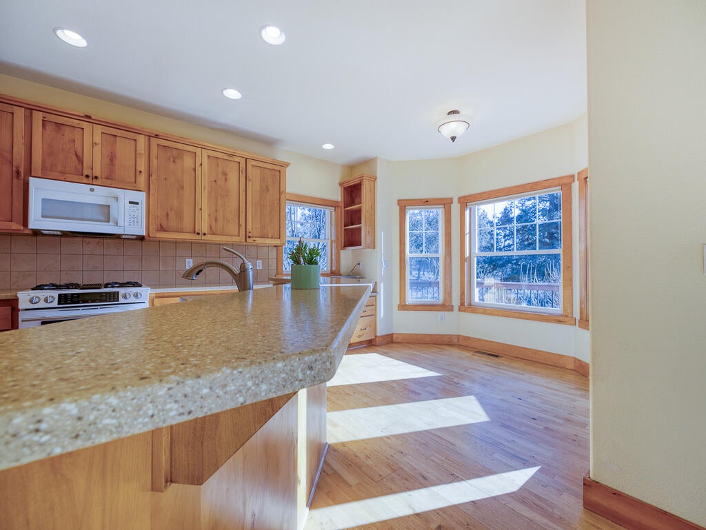 1140_Oregon_Ash_Cir_12