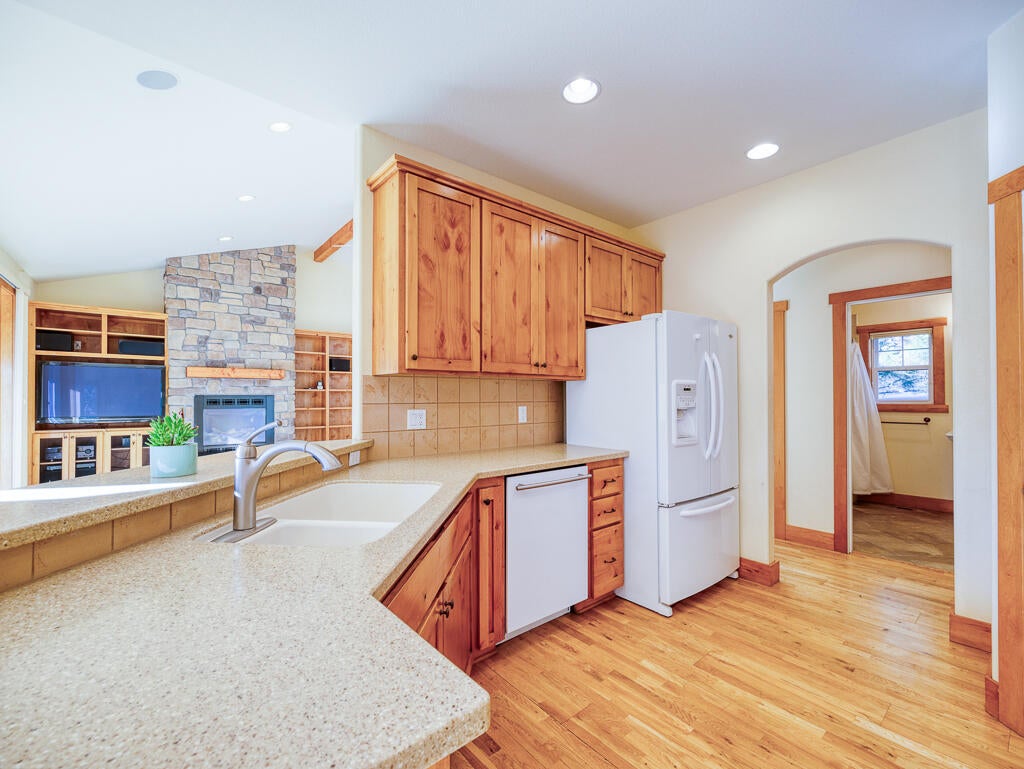 1140_Oregon_Ash_Cir_18