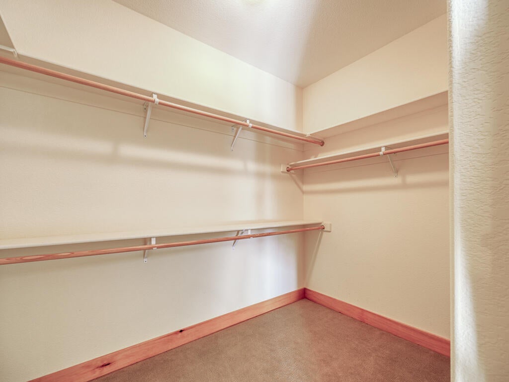 1140_Oregon_Ash_Cir_24