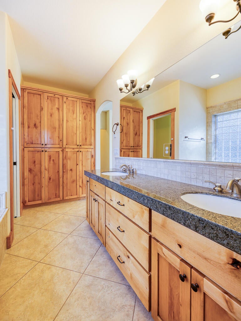 1140_Oregon_Ash_Cir_28-V