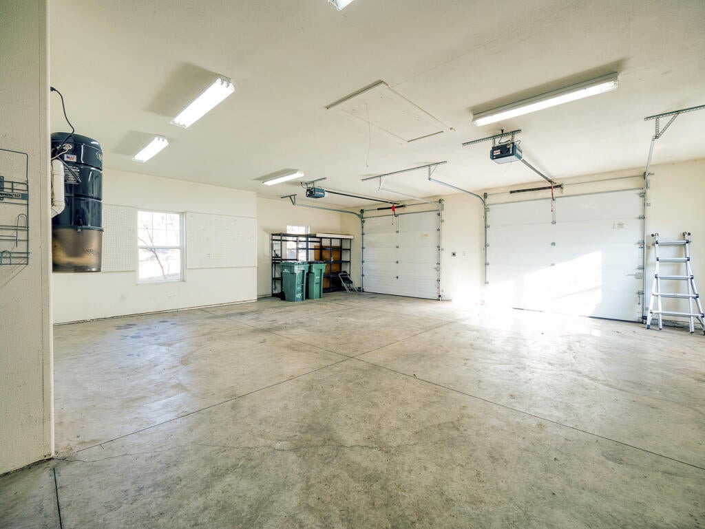 1140_Oregon_Ash_Cir_37-Grg