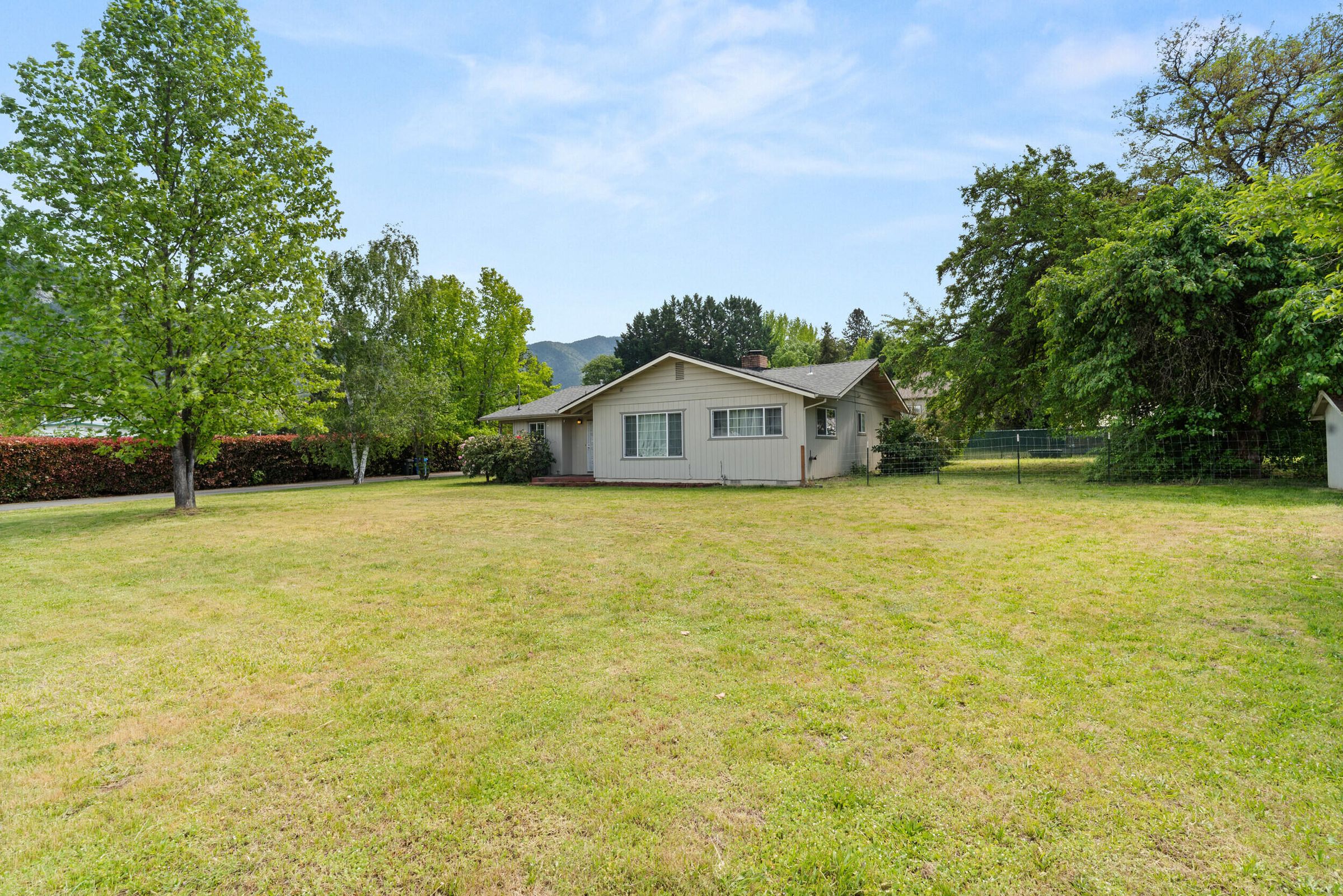 1960_Cloverlawn_Dr-16
