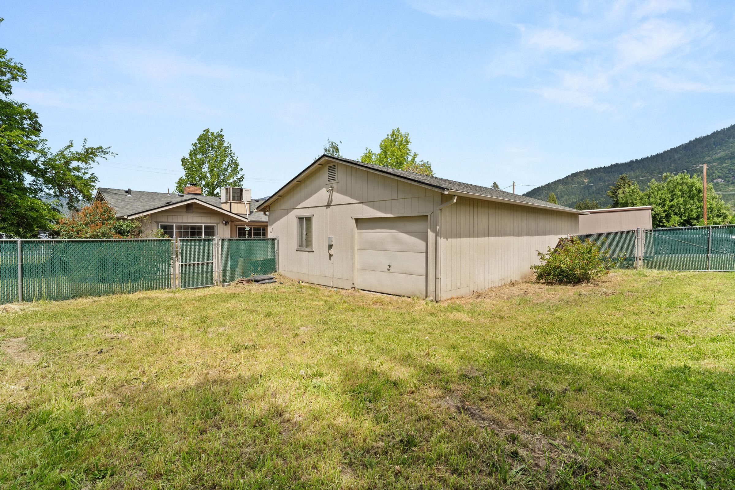 1960_Cloverlawn_Dr-22