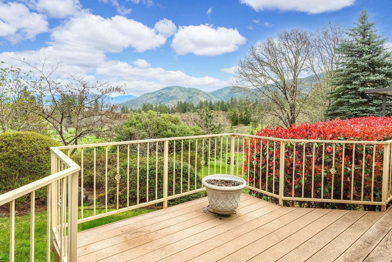 4280_Cloverlawn_Dr-12