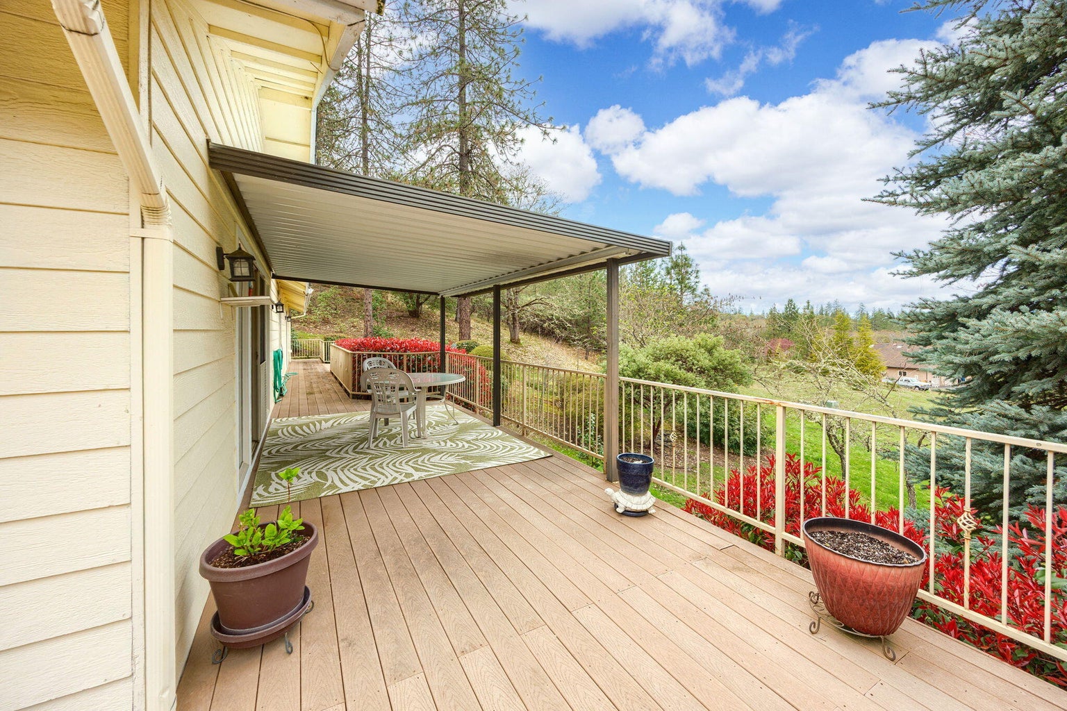 4280_Cloverlawn_Dr-16-Patio area