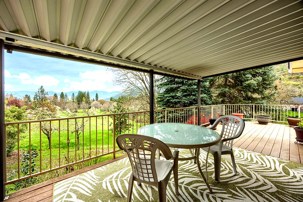 4280_Cloverlawn_Dr-17-Patio area2