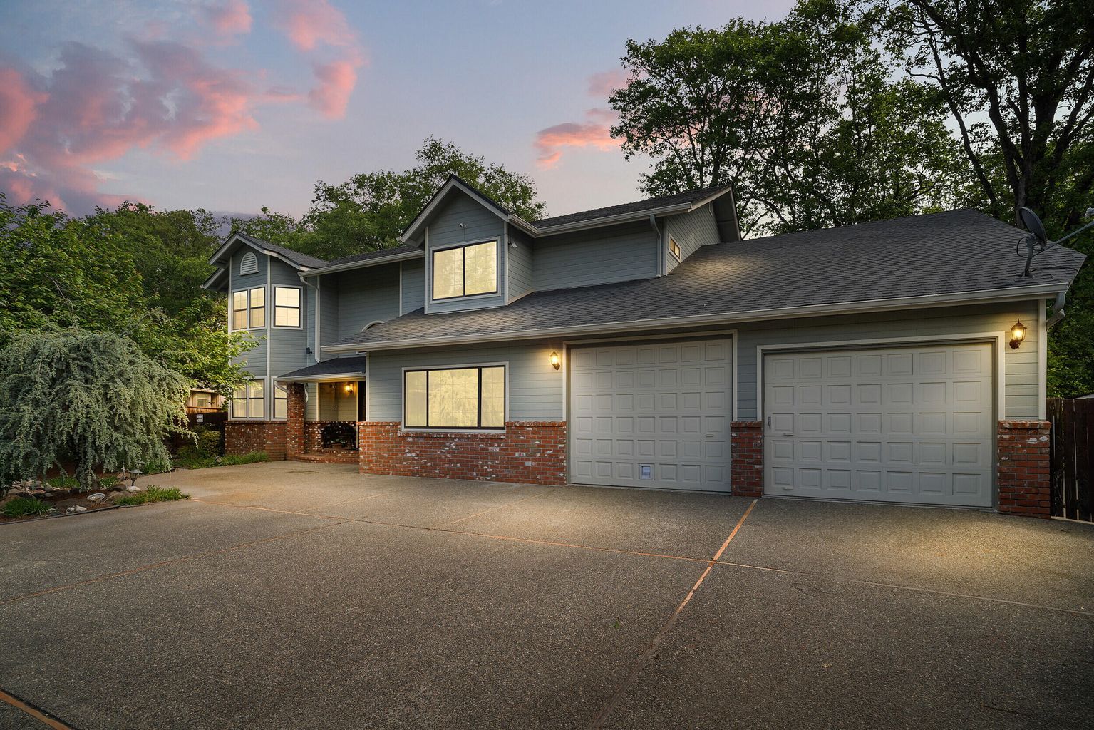 113_Walnut_Dr-02-Front