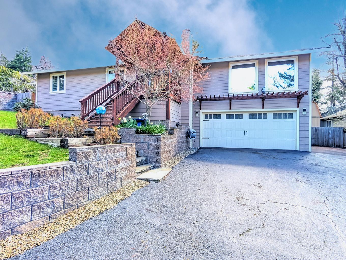 1594_Angelcrest_Dr-03