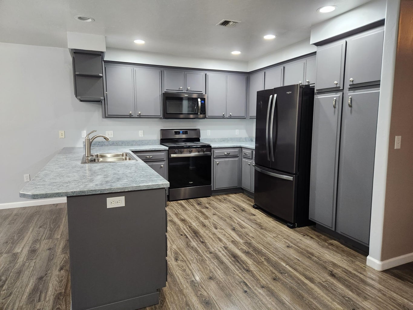 815_Redwood_Ave_03