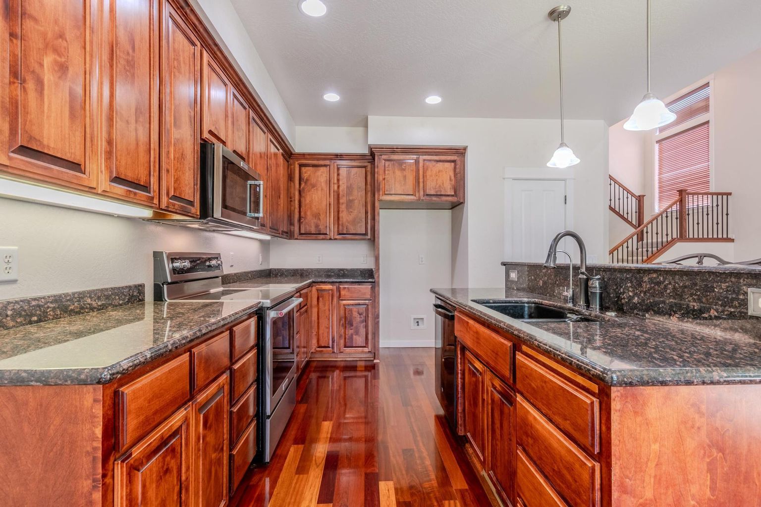 3724_Sherwood_Park_Dr-16