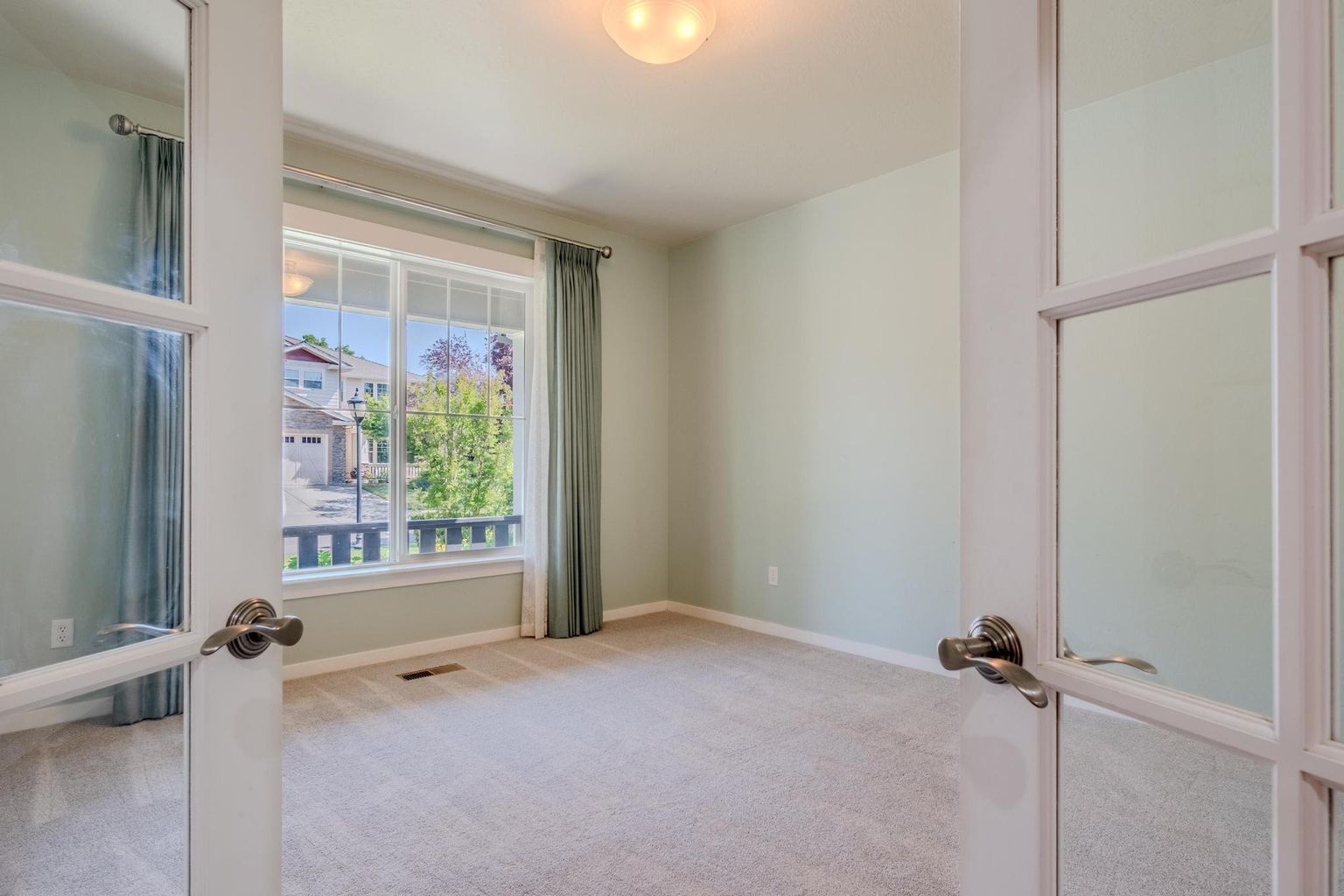 3724_Sherwood_Park_Dr-22