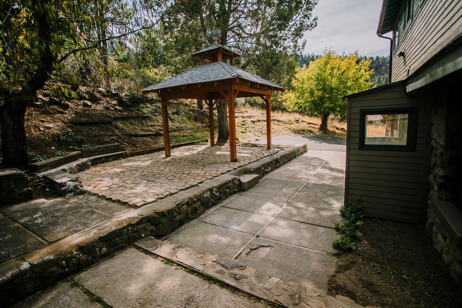 791_Lakeshore_Dr-25-Gazebo