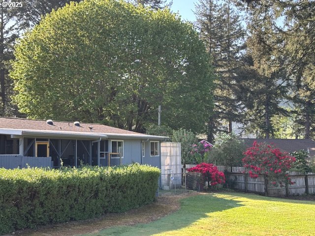 98825_Pleasant_Hill_Dr_30-02-Hedge