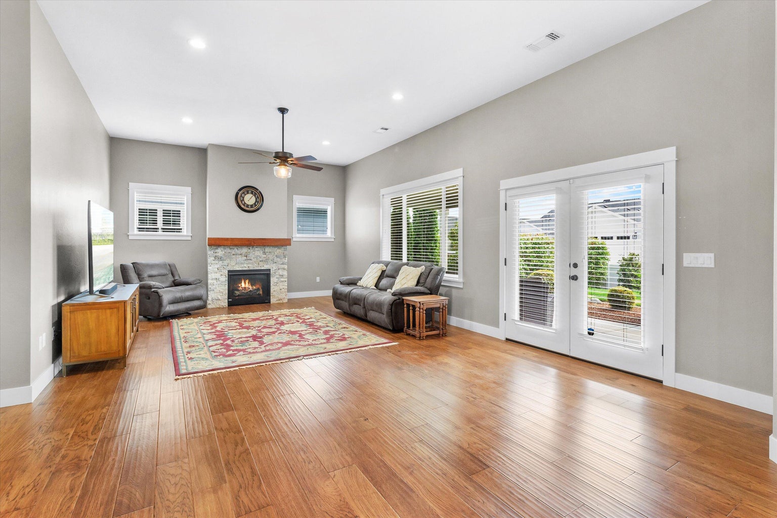 413_Sand_Pointe_Dr-09