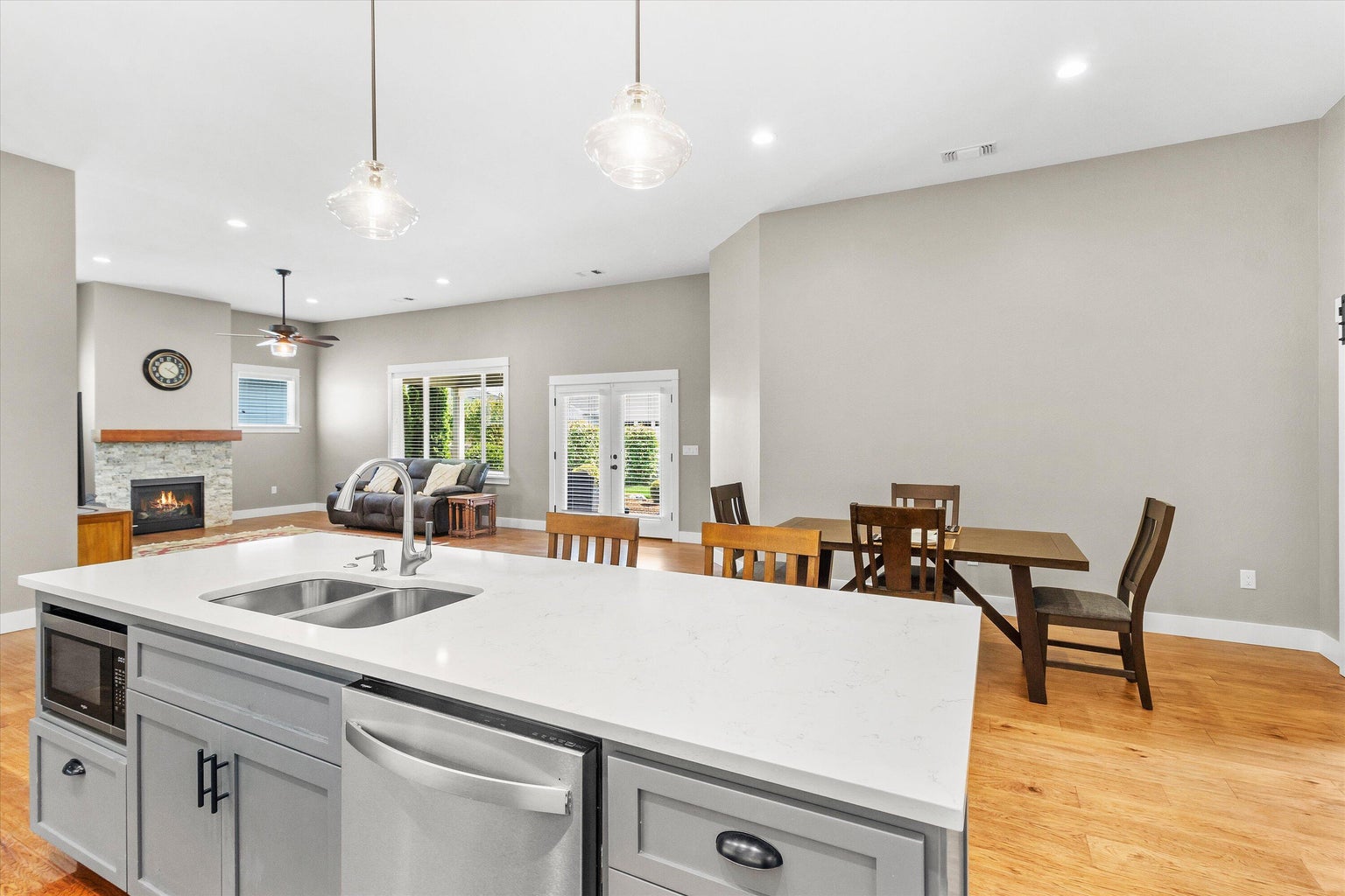 413_Sand_Pointe_Dr-15