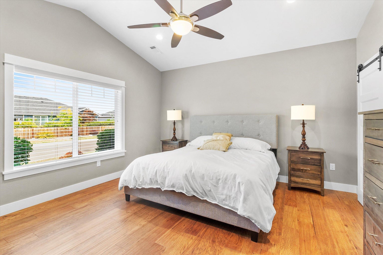 413_Sand_Pointe_Dr-17