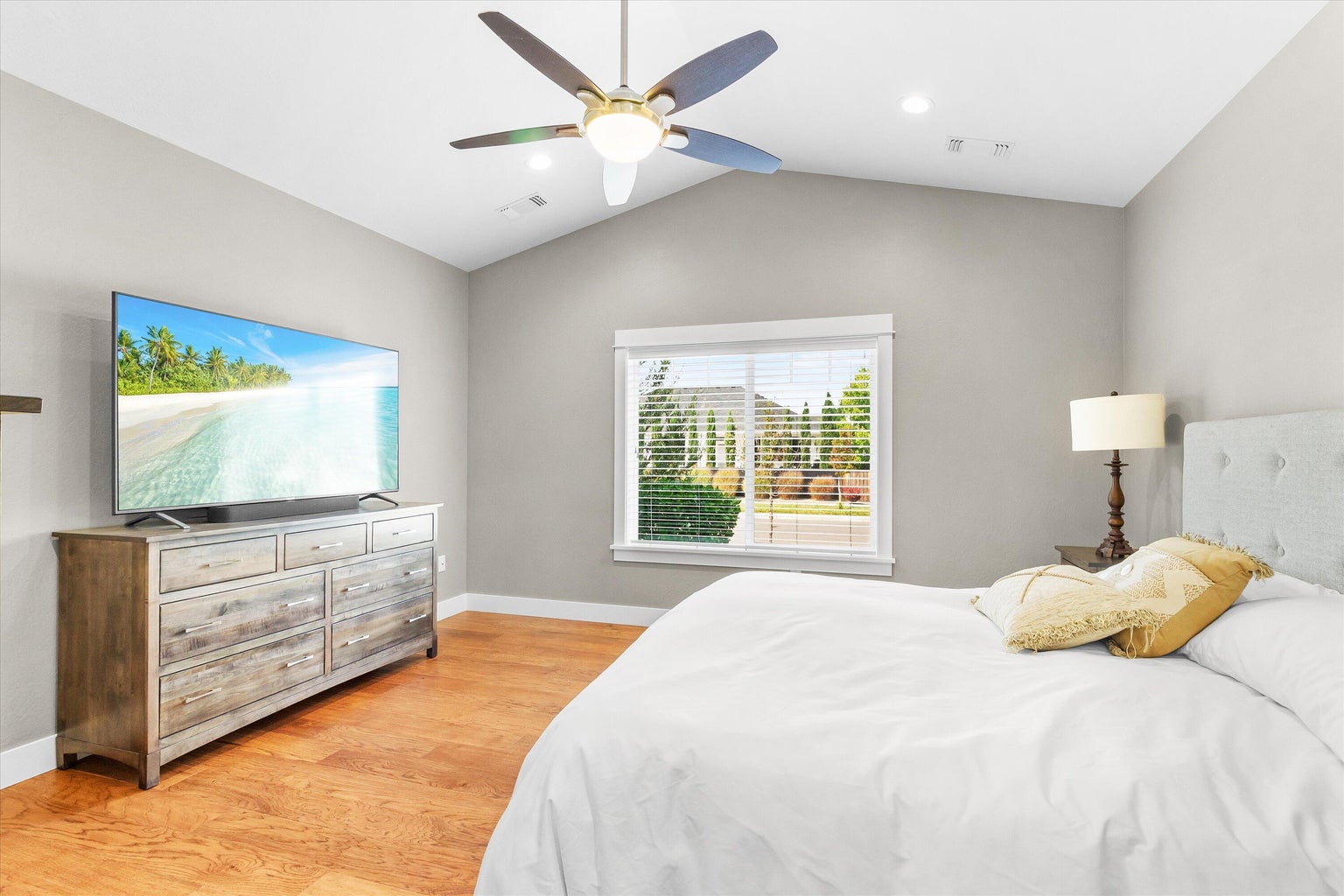 413_Sand_Pointe_Dr-18
