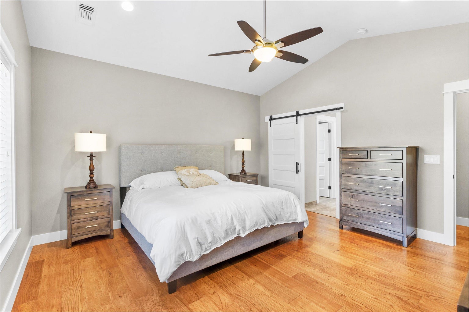 413_Sand_Pointe_Dr-19