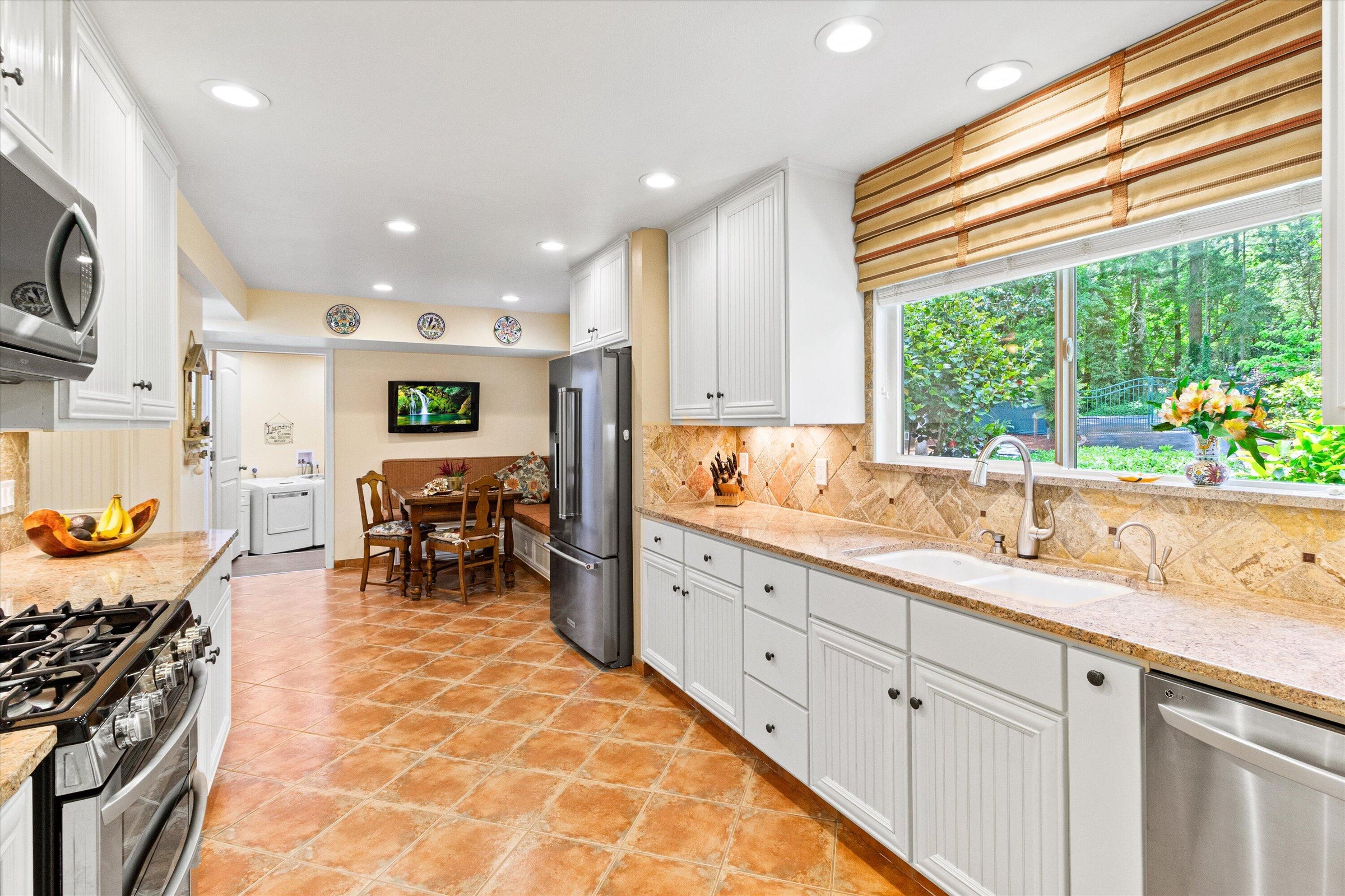 4990_Rogue_River_Hwy-07