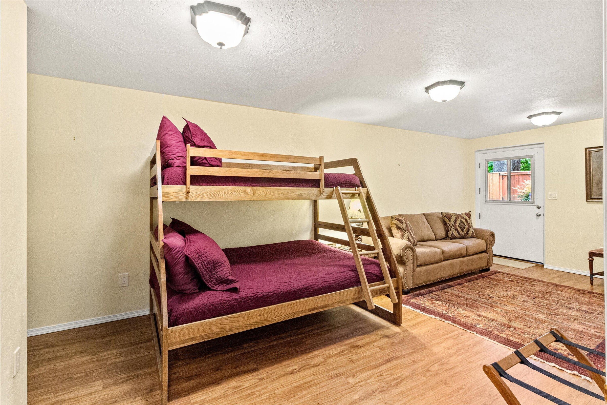 4990_Rogue_River_Hwy-23