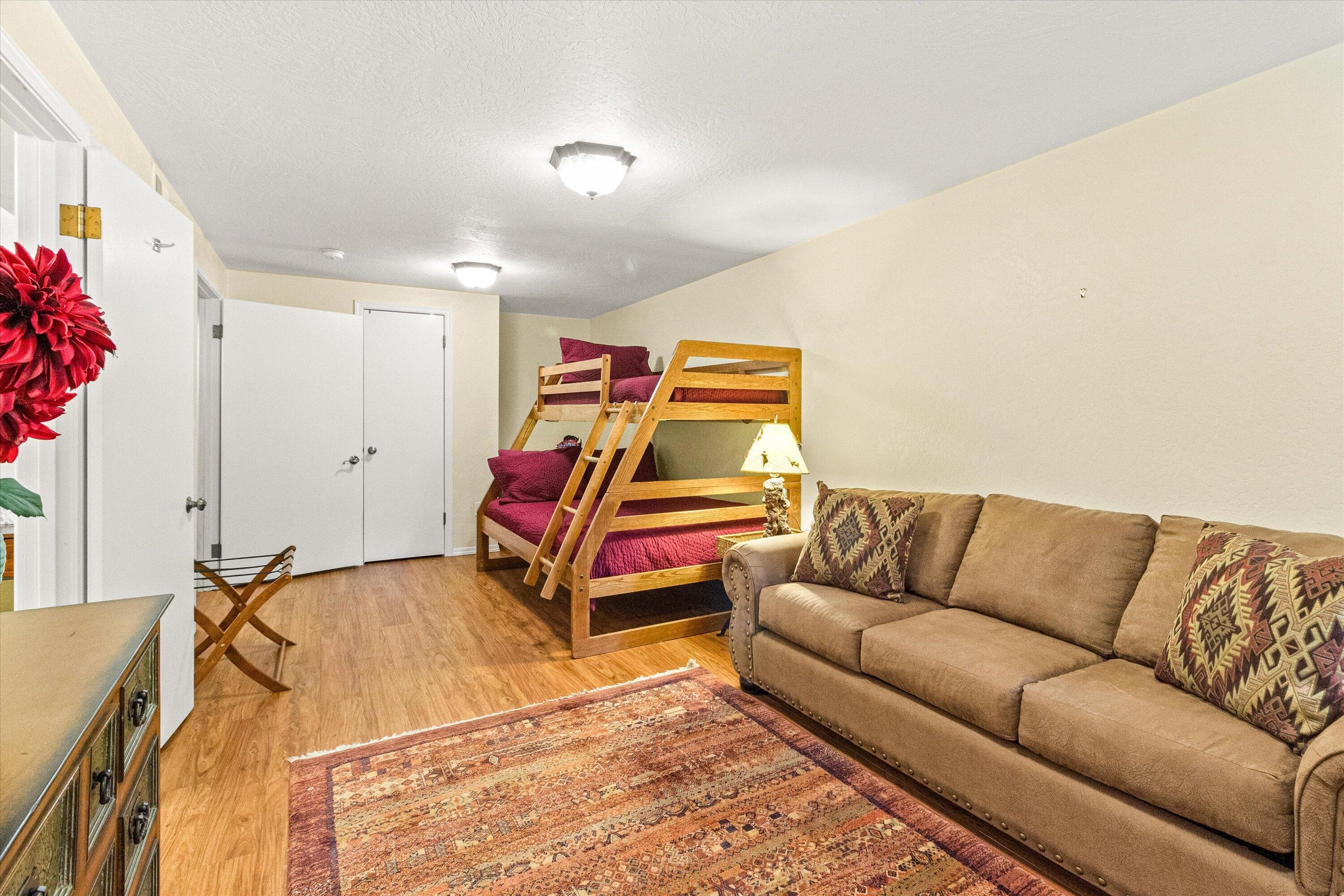 4990_Rogue_River_Hwy-24