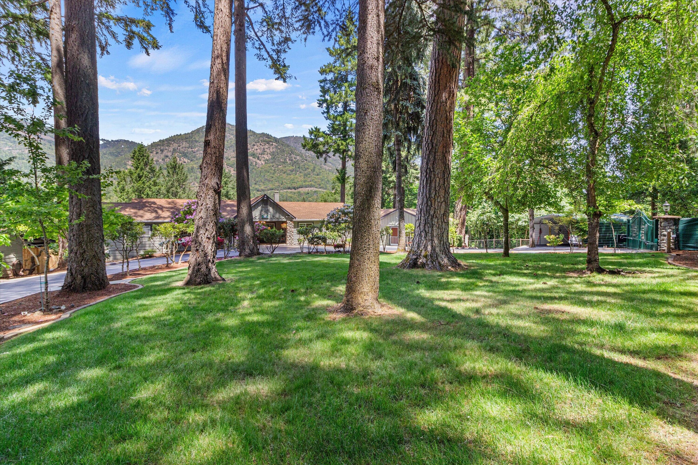 4990_Rogue_River_Hwy-32