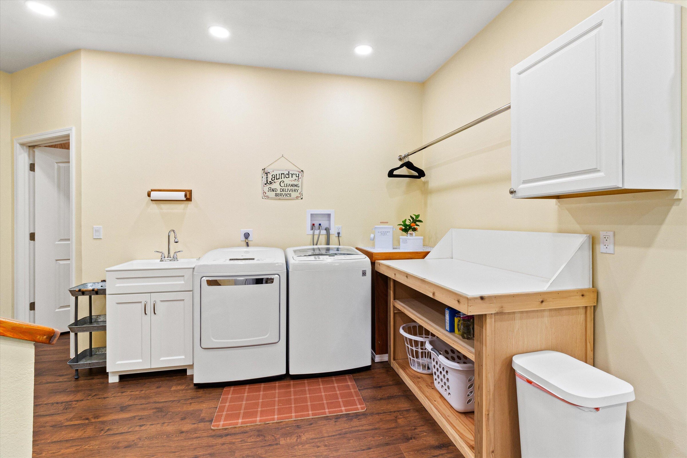 4990_Rogue_River_Hwy-15