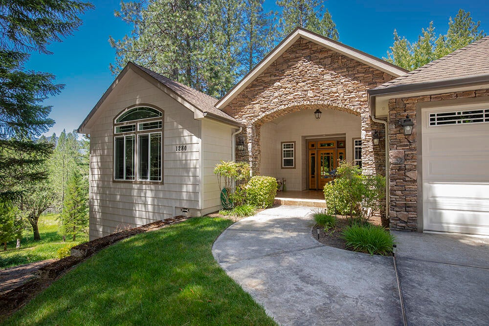 1280_Marcy_Loop_Rd-02