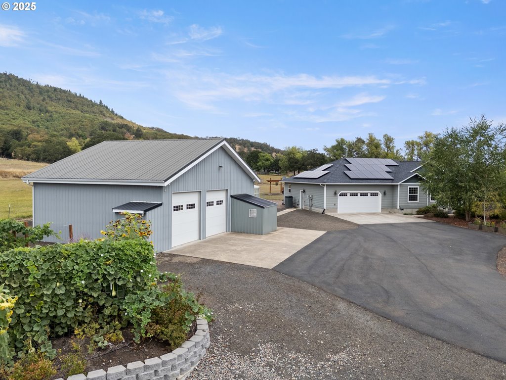 179427163, 4321 Happy Valley Rd, Roseburg, OR 97471