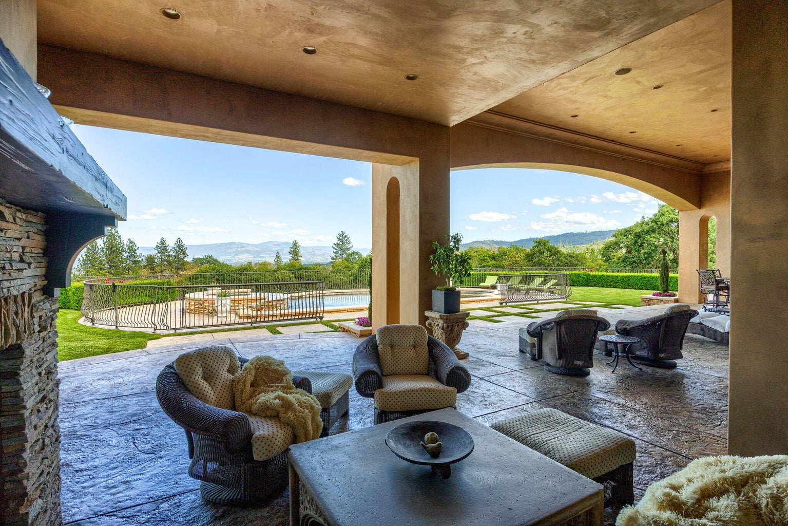 321_Pair_A_Dice_Ranch_Rd-31