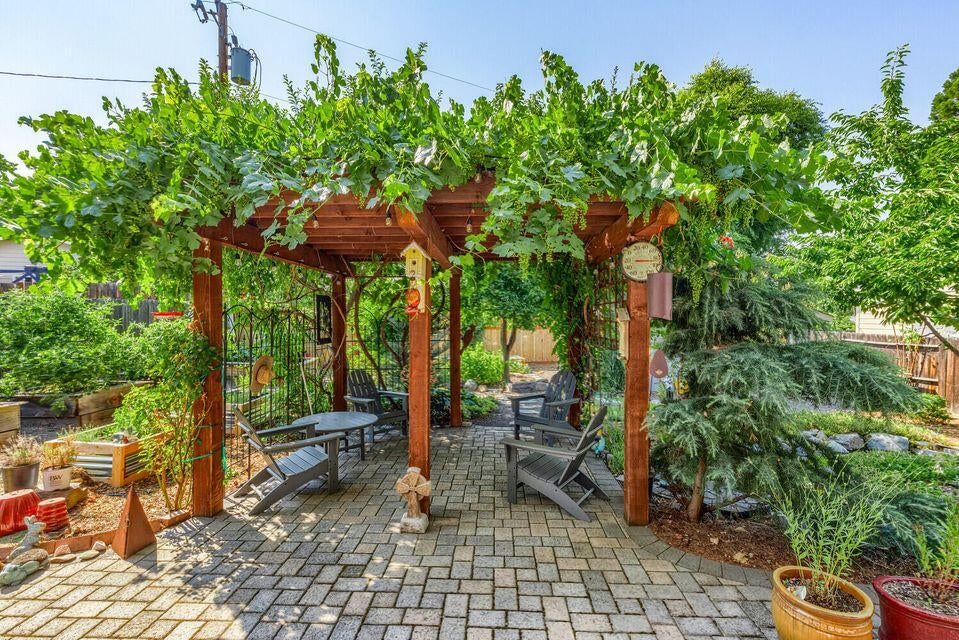 335 Meadow Slope Dr-03