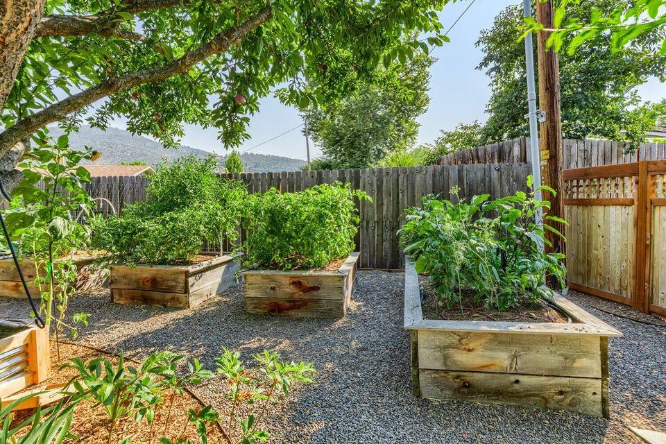 335 Meadow Slope Dr-12