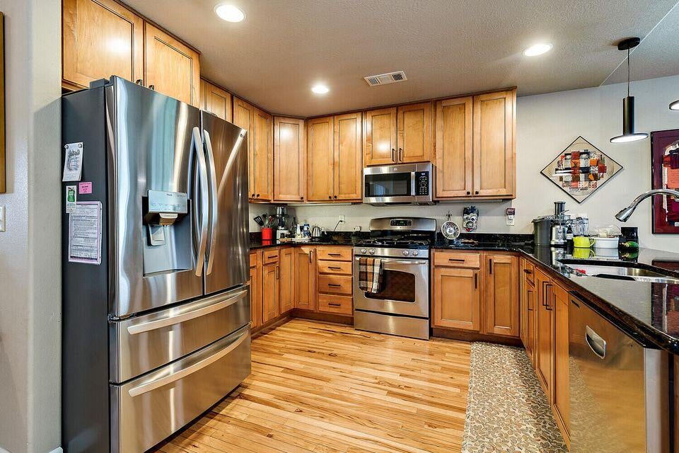 335 Meadow Slope Dr-25-Kit